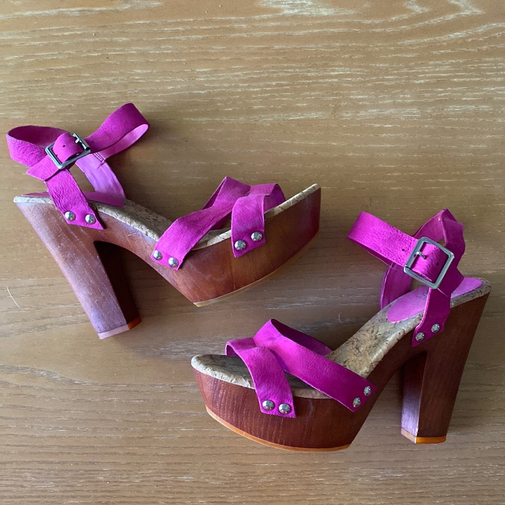Gianni Bini Magenta Pink Platform Heels!